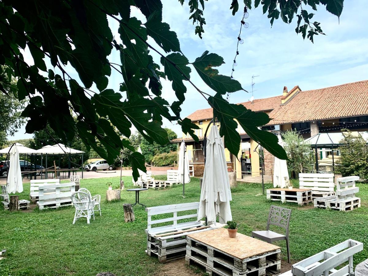 Cascina Bellaria Hostal *